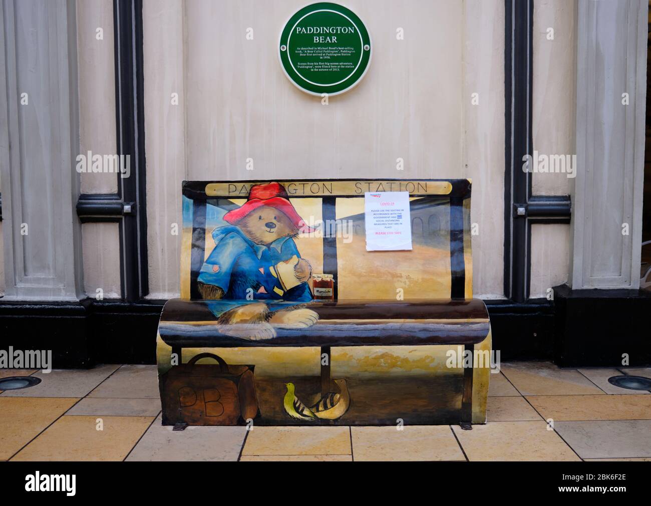Paddington bear bench hires stock photography and images Alamy