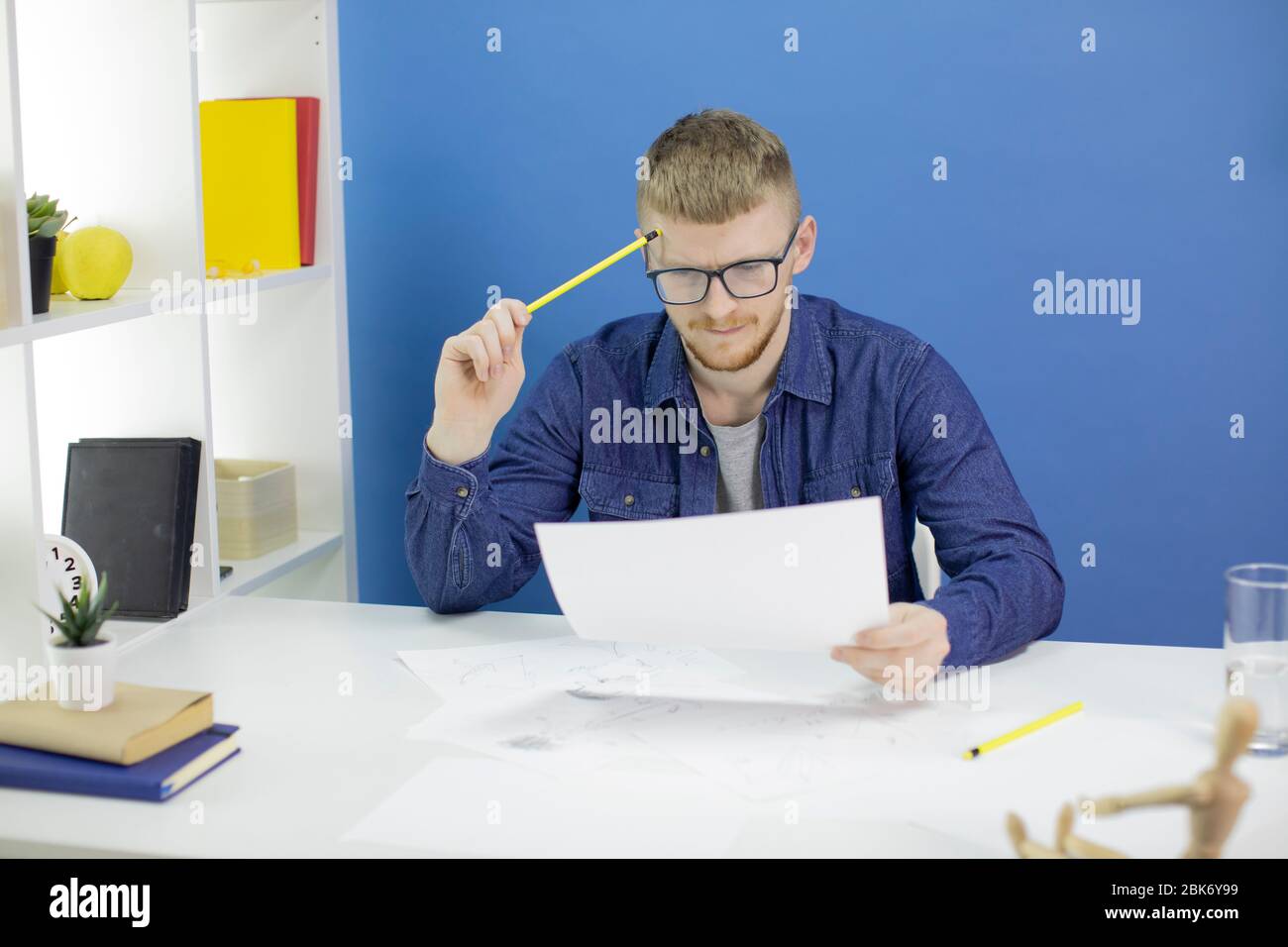 Cartoon sketch animator hi-res stock photography and images - Alamy