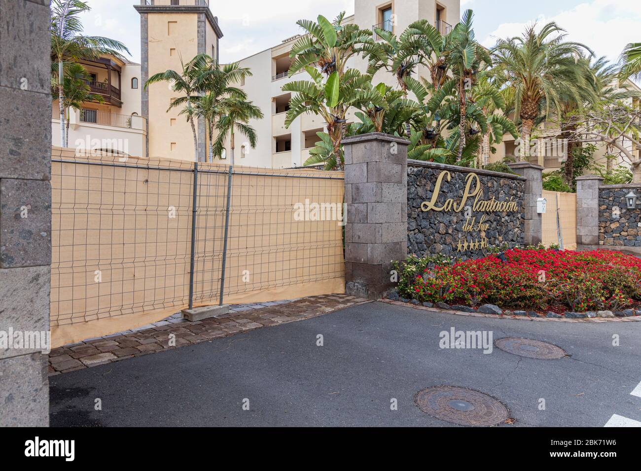 La Plantacion del Sur hotel sealed with temporary fencing during the covid 19 lockdown in the tourist resort area of Costa Adeje, Tenerife, Canary Isl Stock Photo