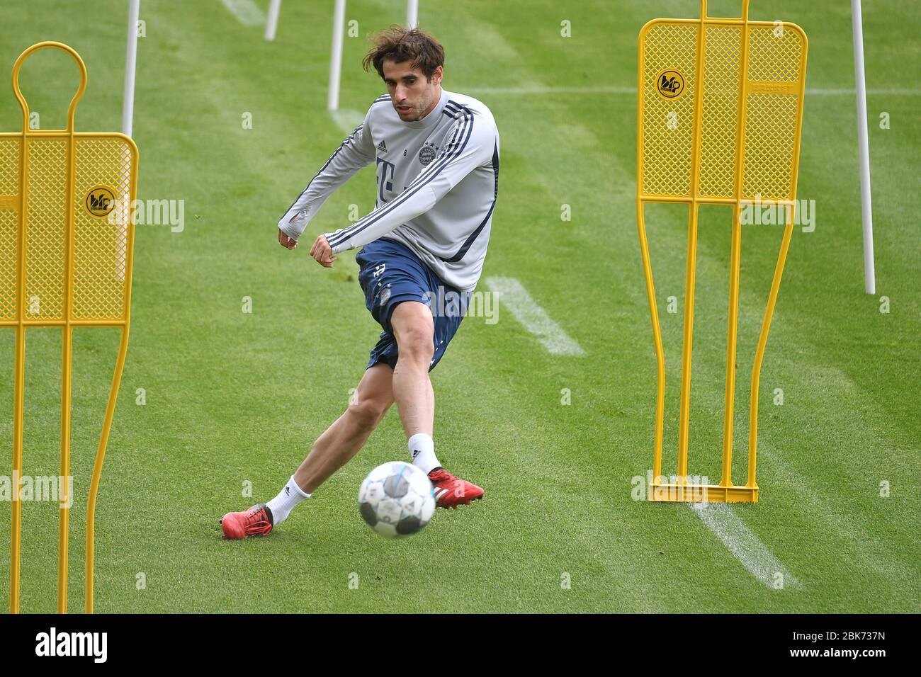 Javi Javier Martinez Fc Bayern Munich On The Ball Action Single Action Single Image Cut Out