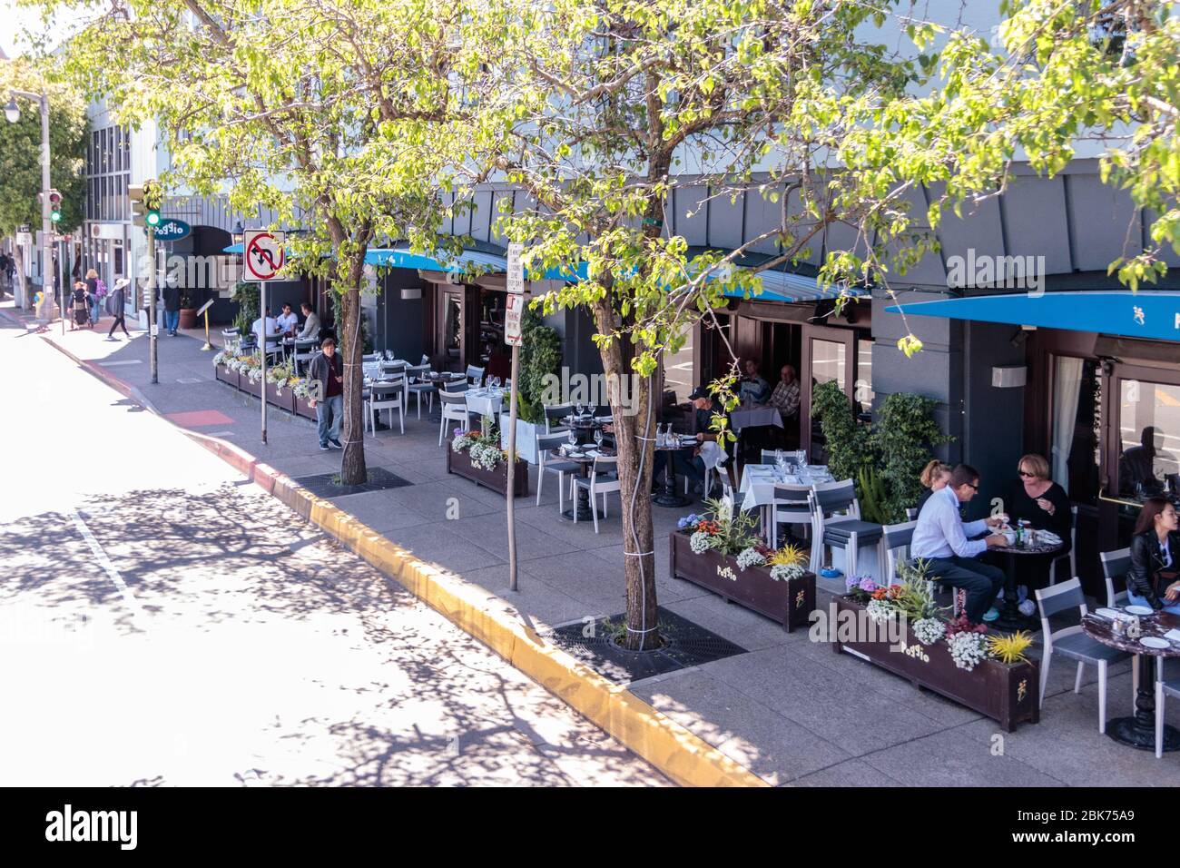 View of restaurants and pavement tables on Bridgeway, Sausolito Stock Photo