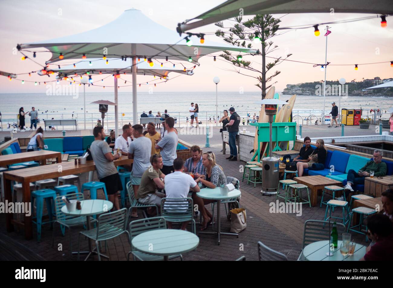 27.09.2019, Sydney, New South Wales, Australia - People socialise in the  outdoor area of The Bucket List bar and restaurant on Bondi Beach Stock  Photo - Alamy