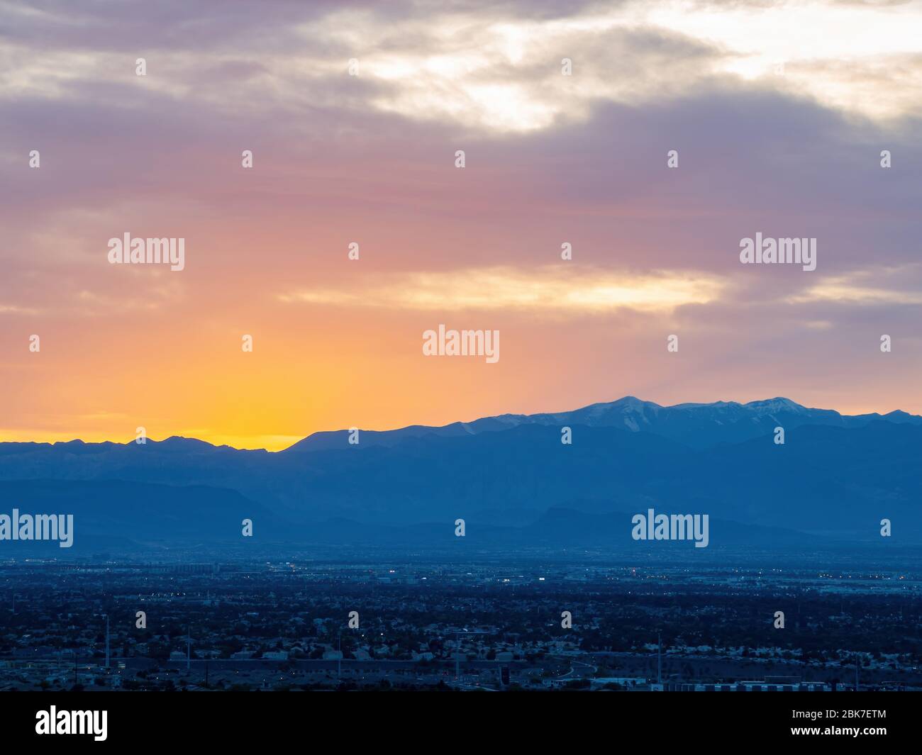 An aerial view sunset blvd sunset strip hi-res stock photography and ...