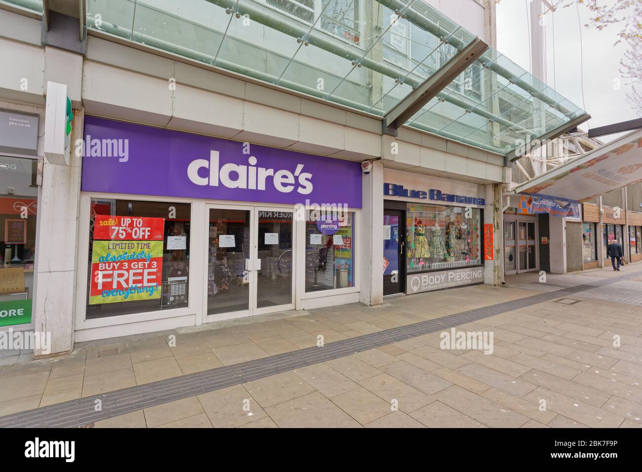 Claire's and Blue Banana in Union Street Stock Photo