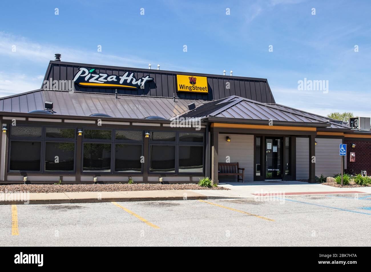West Lafayette Circa May 2020 Pizza Hut Fast Casual Restaurant