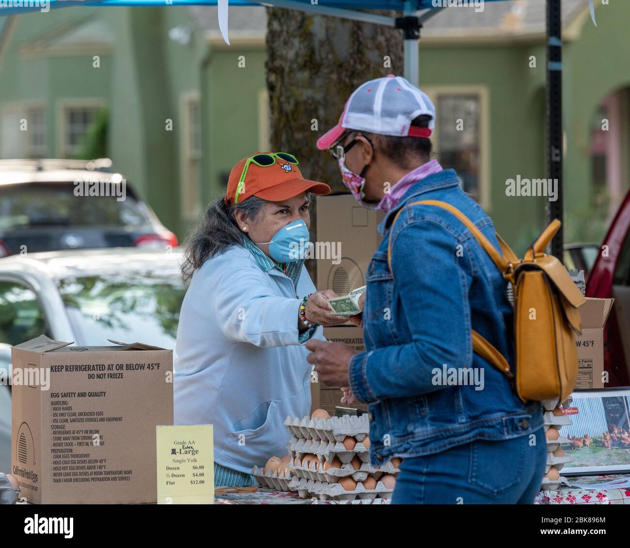 Hand sanitizer stations hires stock photography and images Alamy