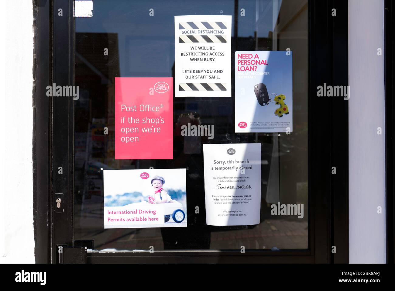 Signage on a shop door telling customers that the shop is closed because of Covid-19. Stock Photo