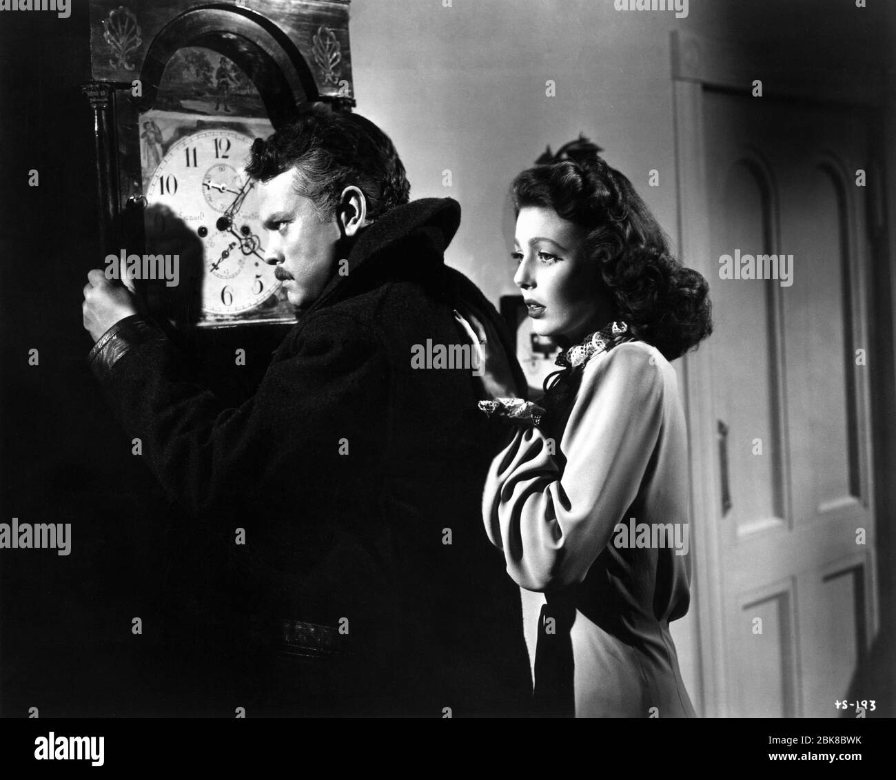 ORSON WELLES and LORETTA YOUNG in THE STRANGER 1946 director ORSON WELLES producer S.P. Eagle International Pictures / The Haig Corporation / RKO Radio Pictures Stock Photo