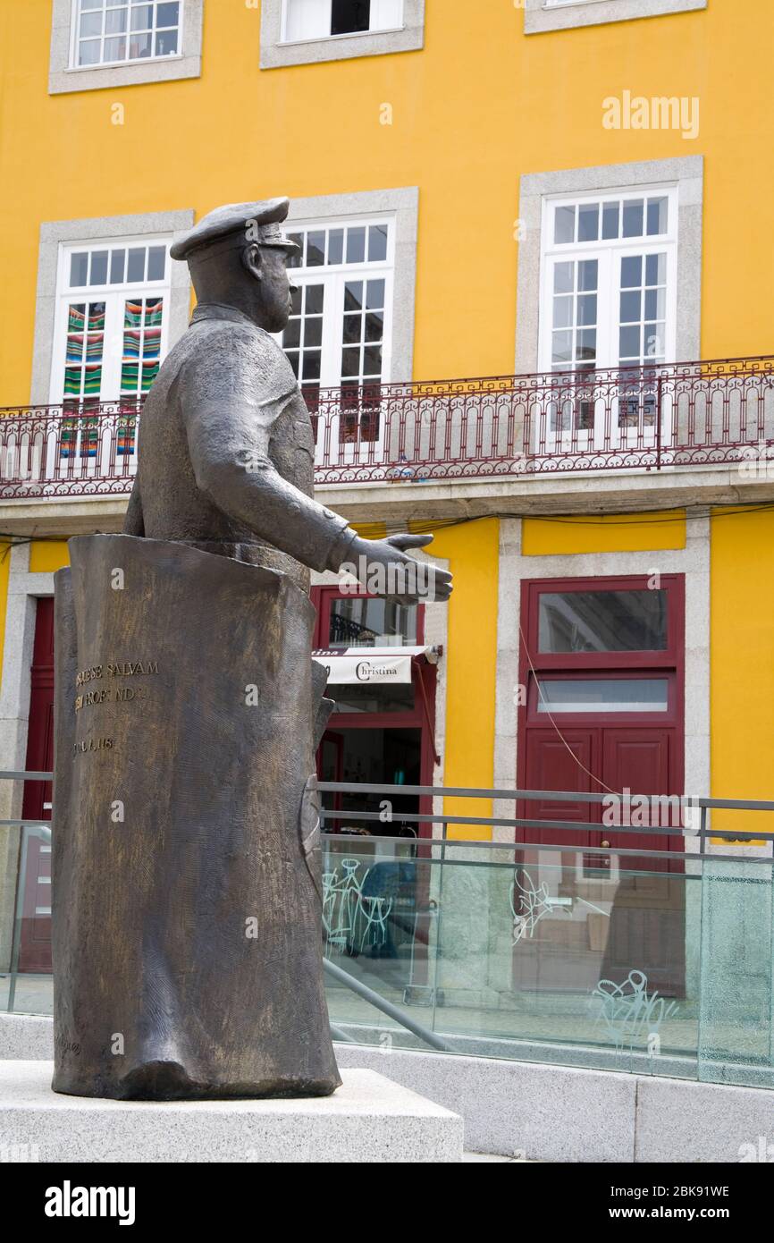 Statue of General Humberto Delgado, Carlos Alberto Square, Porto, Portugal, Europe Stock Photo