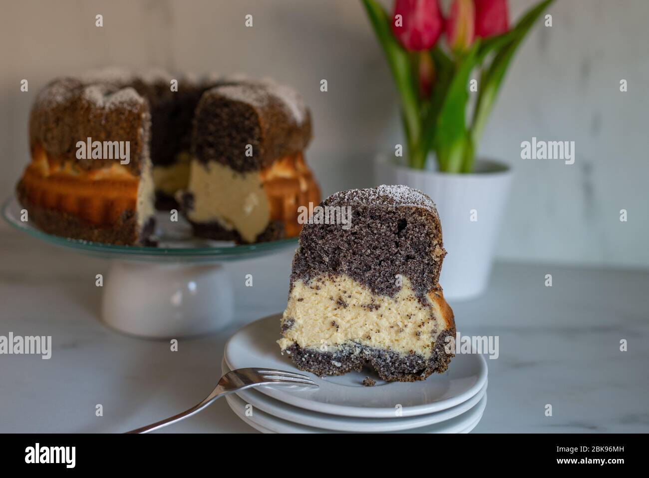 home made poppy seed sponge cake Stock Photo Alamy