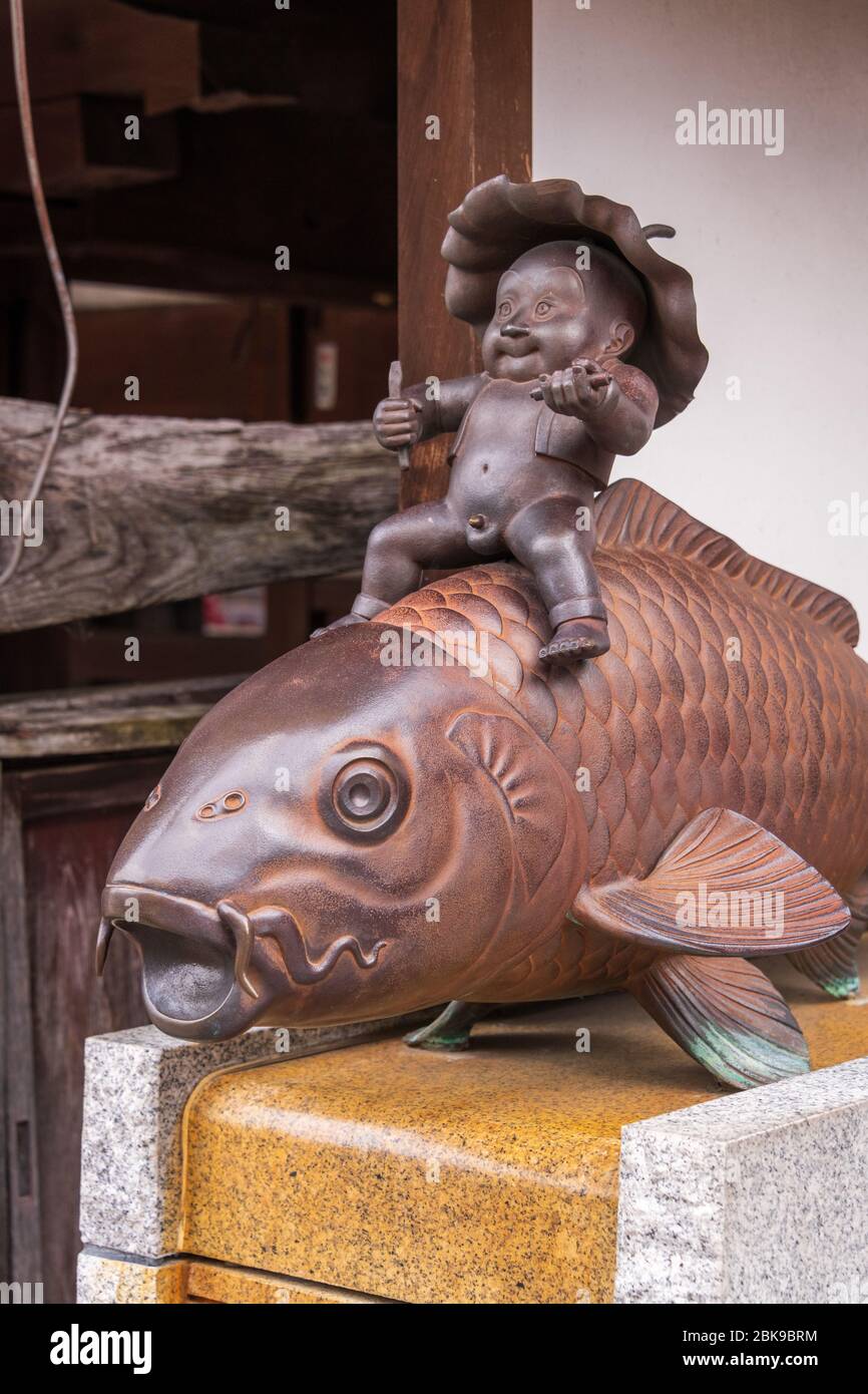 Wood wooden fish carving hi-res stock photography and images - Alamy