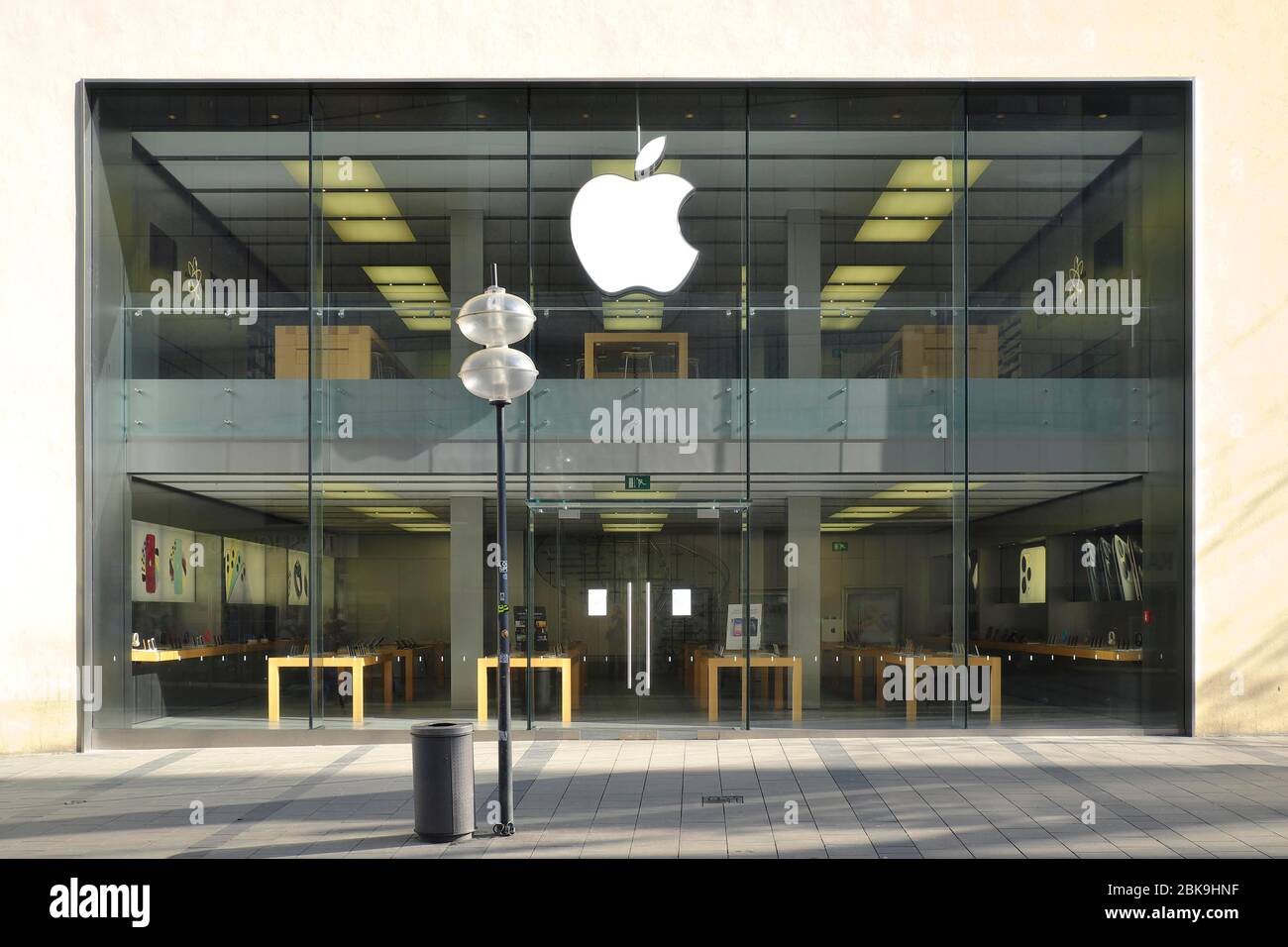 Apple Store Rosenstrasse, closed, Coronakrise, Munich, Bavaria, Germany Stock Photo