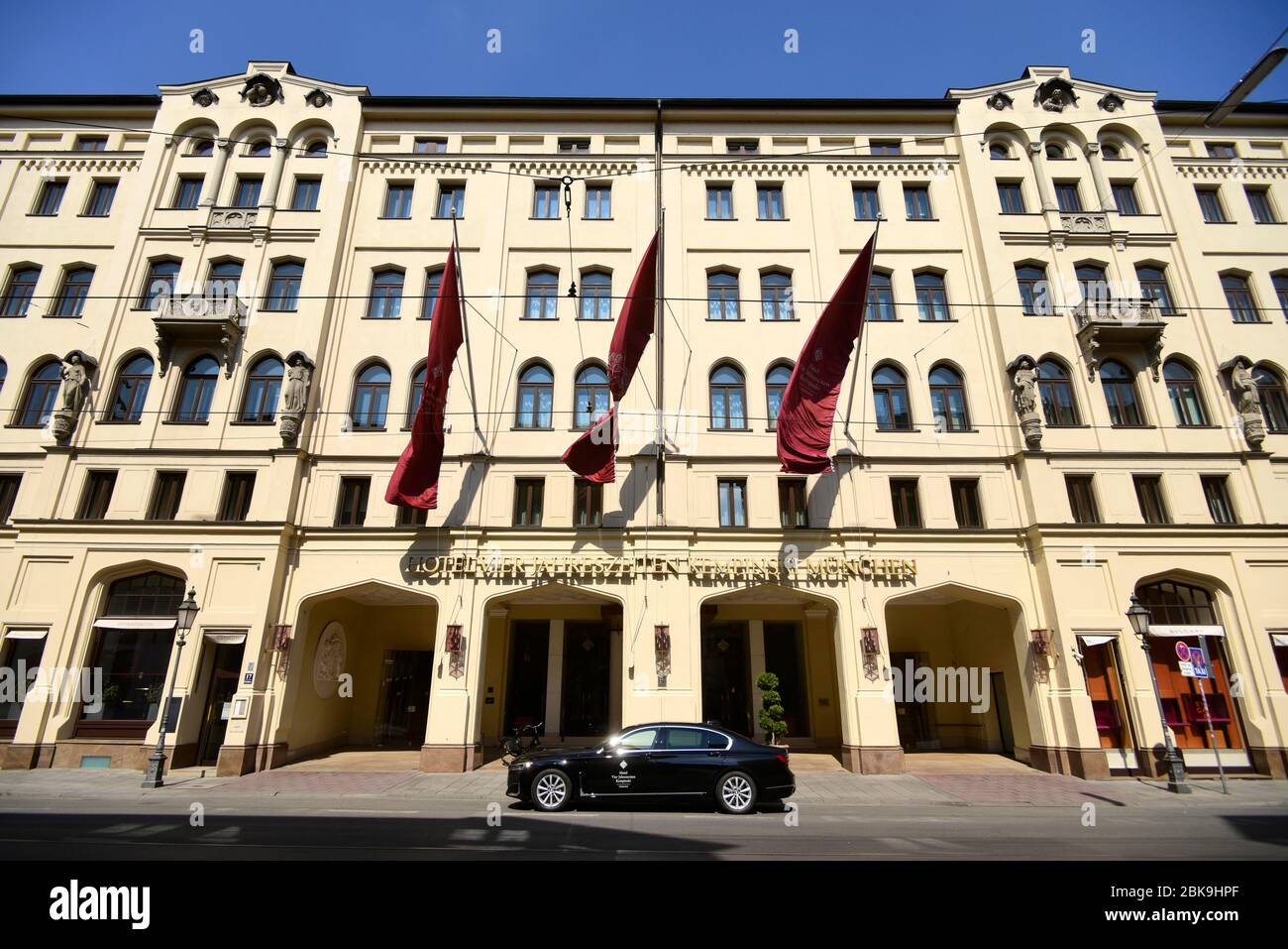Hotel Vier Jahreszeiten geschlossen, CoronaKrise, Old Town, Munich, Upper Bavaria, Bavaria, Germany Stock Photo
