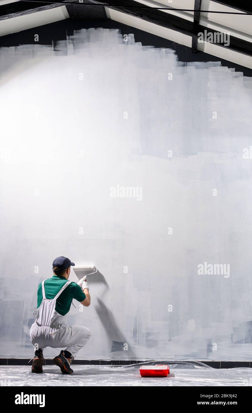 Male painting hi-res stock photography and images - Alamy