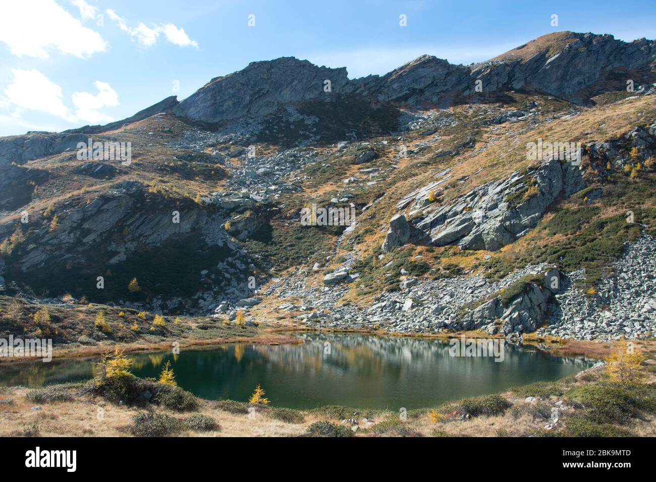 Herbstlicher Fernblick im wilden Valle di Vergeletto, Tessin, Schweiz Stock Photo