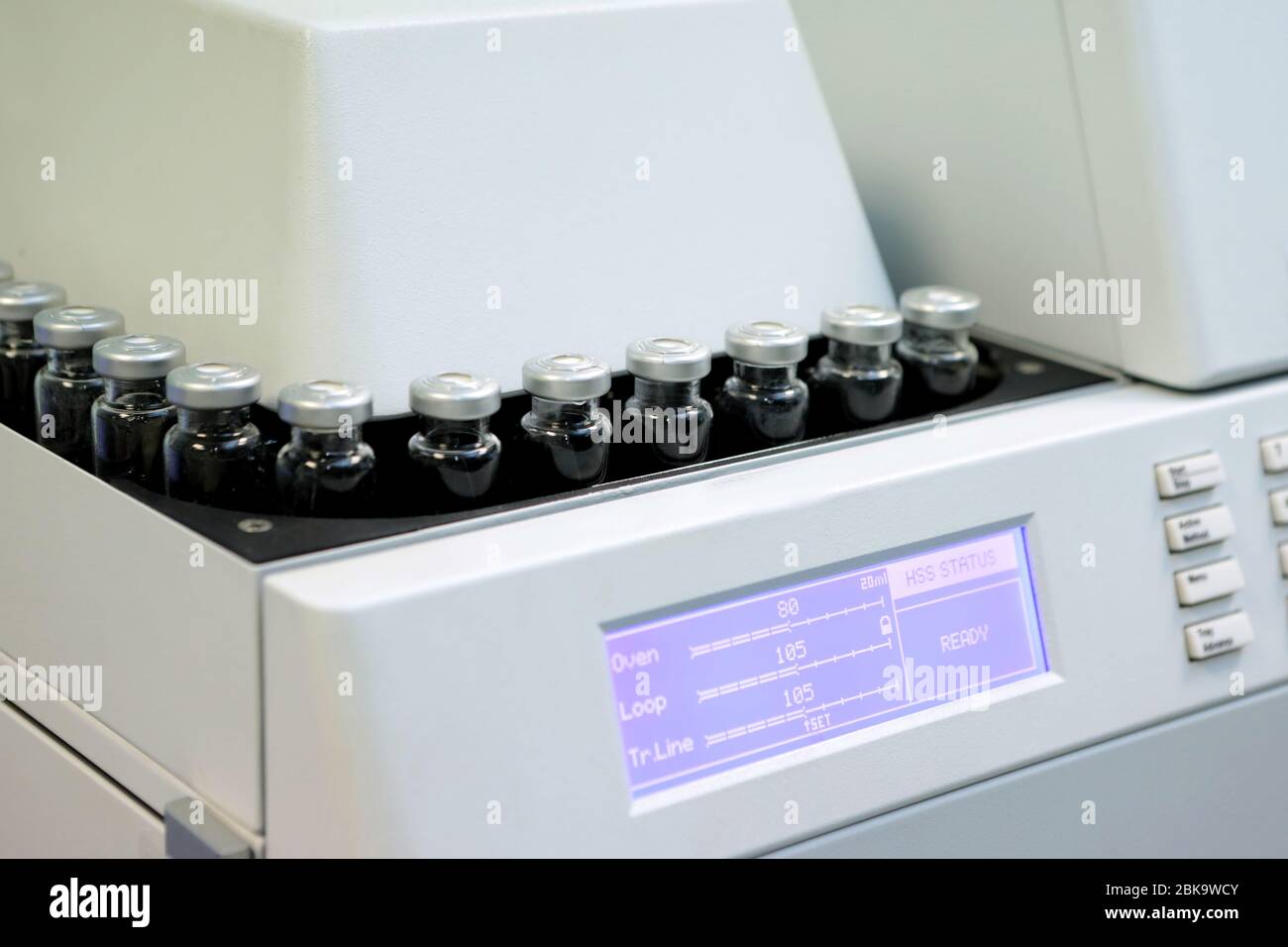 Solubility Test Lab Machine Autonomous solubility tester. Imitation dissolution of the tablet in ...
