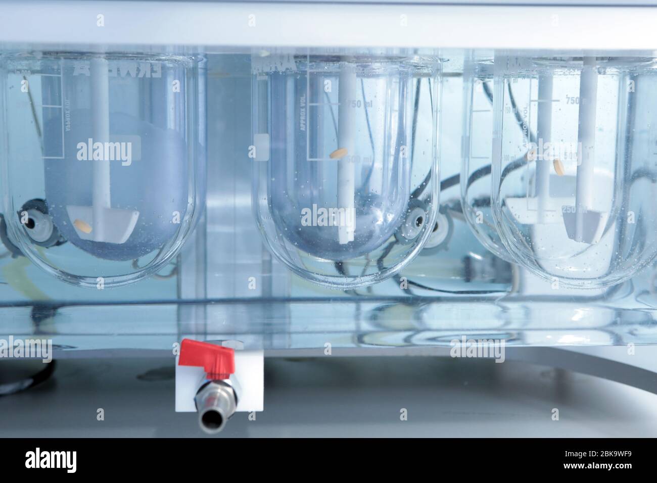 Autonomous solubility tester. Imitation dissolution of the tablet in ...