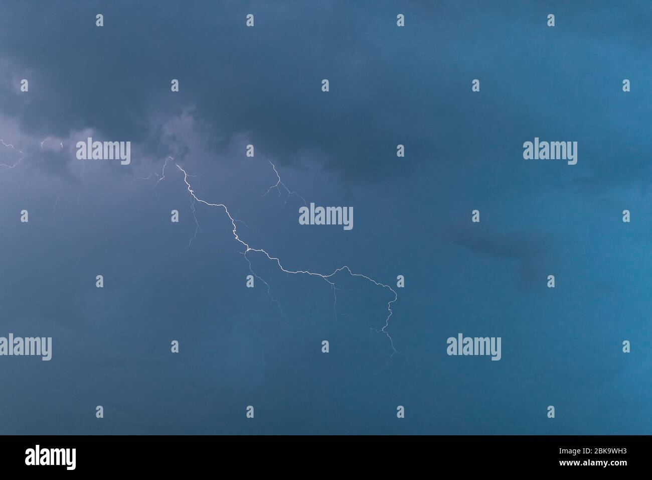 Lightening bolt in the night sky Stock Photo - Alamy