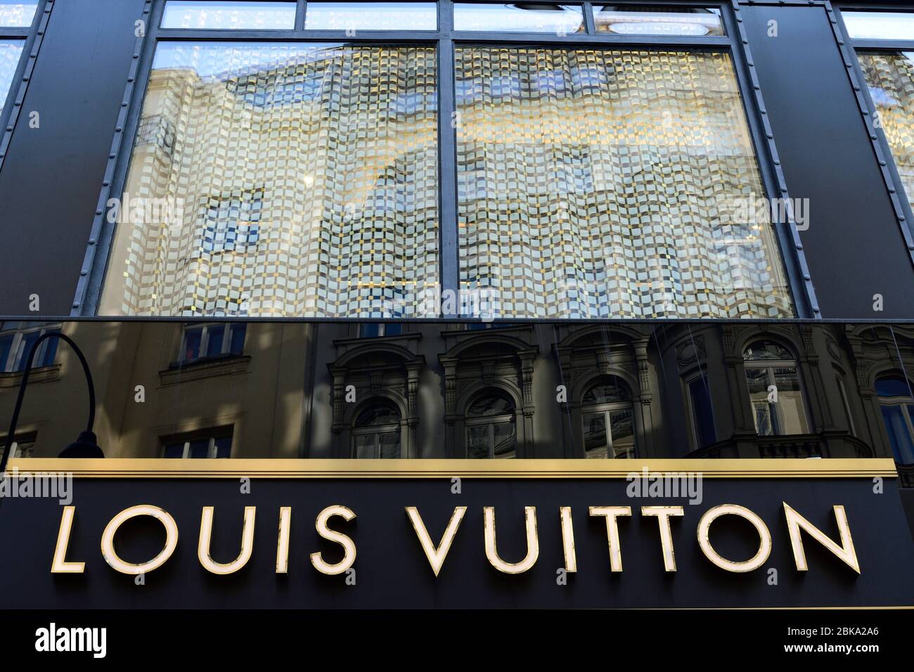 Dårligt humør komplet saltet Vienna, Austria. Louis Vuitton shop in the golden quarter in Vienna Stock  Photo - Alamy