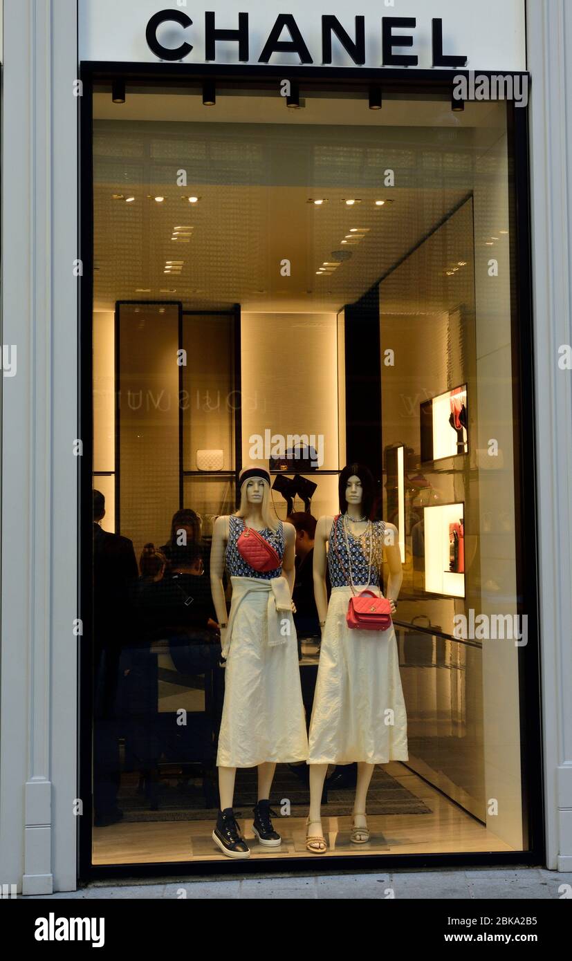 Fashion shop shopping vienna hi-res stock photography and images - Alamy