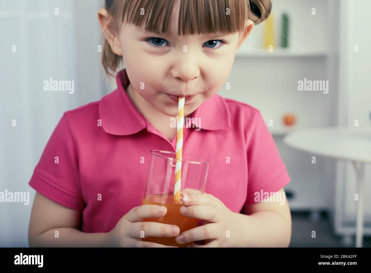 маленькая девочка пьет сперму фото 69