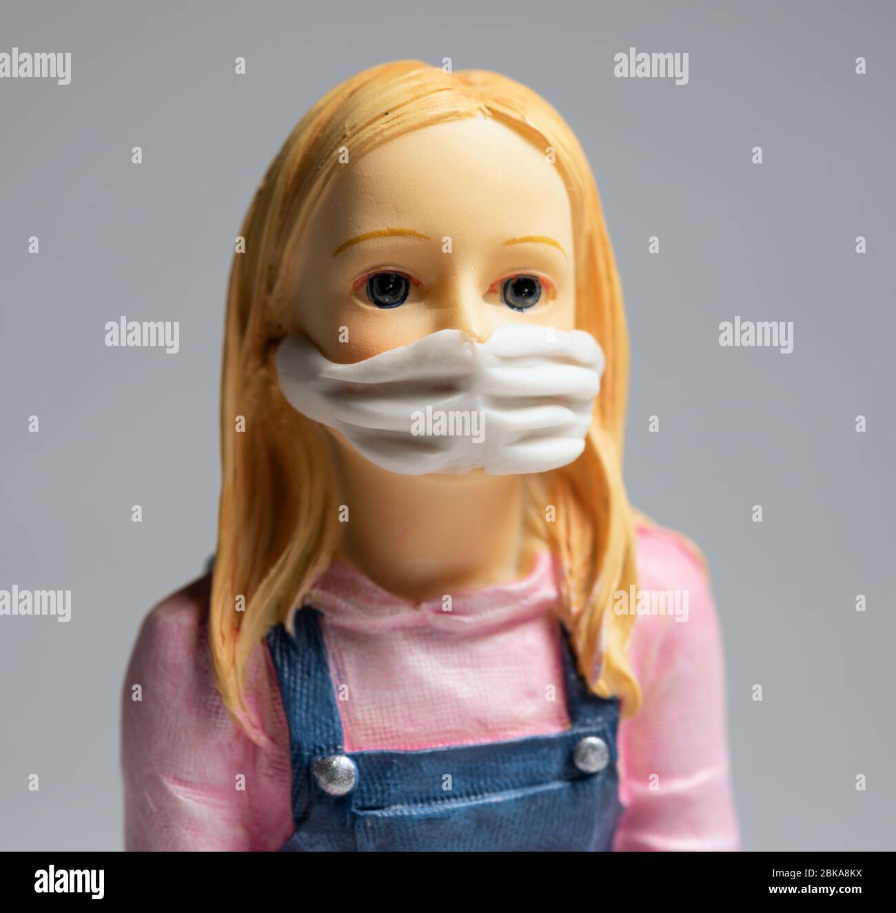 Child wearing face mask hi-res stock photography and images - Alamy