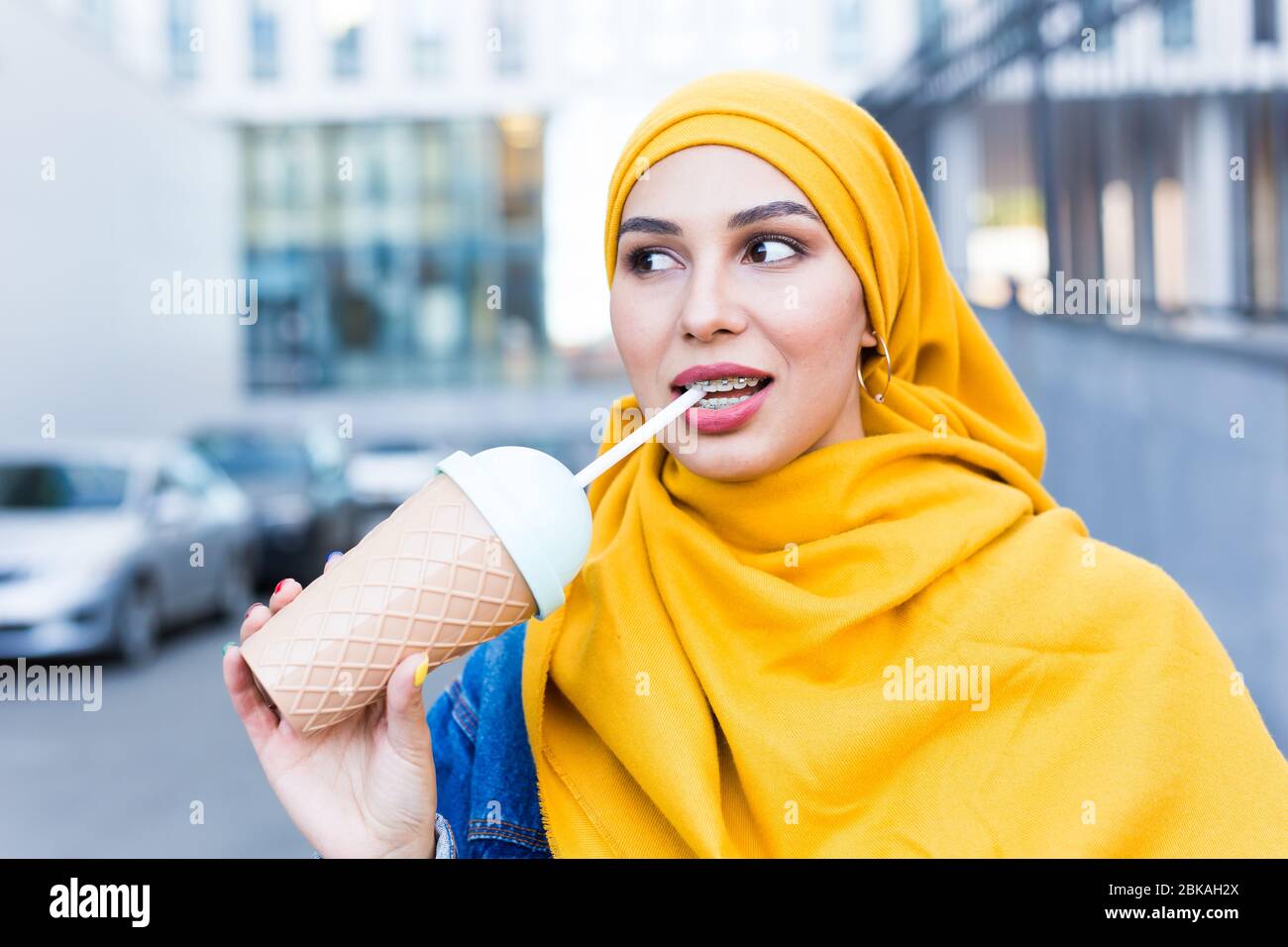 Islamic girl fruit hi-res stock photography and images - Alamy