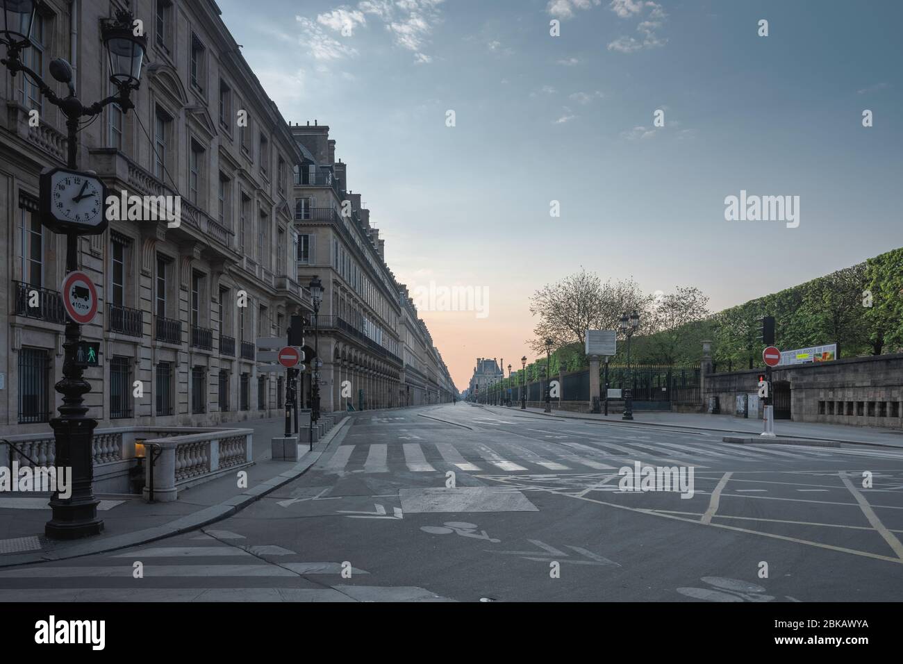 COVID-19 : Rue de Rivoli, Paris, April 2020 - During the lockdown, morning on the main street of the capitale before closing it definitely to cars. Stock Photo