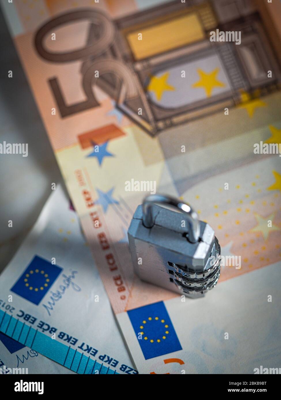 Money printing and emission locked in the eurozone. A password