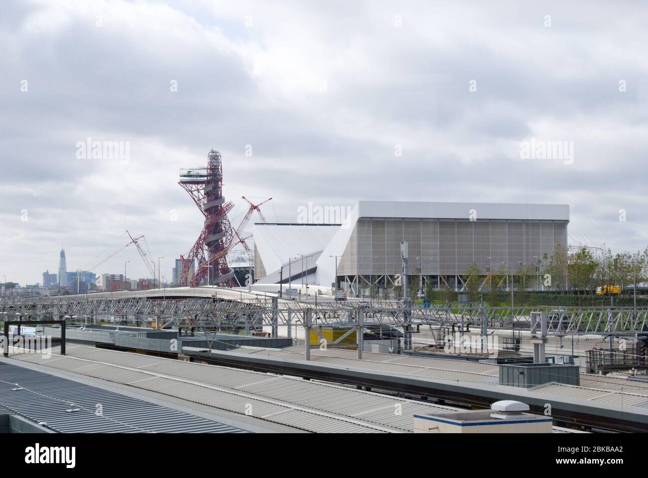 Under Construction ArcelorMittal Orbit Tower & Aquatics Centre, Queen Elizabeth Olympic Park, London E20 2ZQ by Zaha Hadid Architects Anish Kapoor Stock Photo