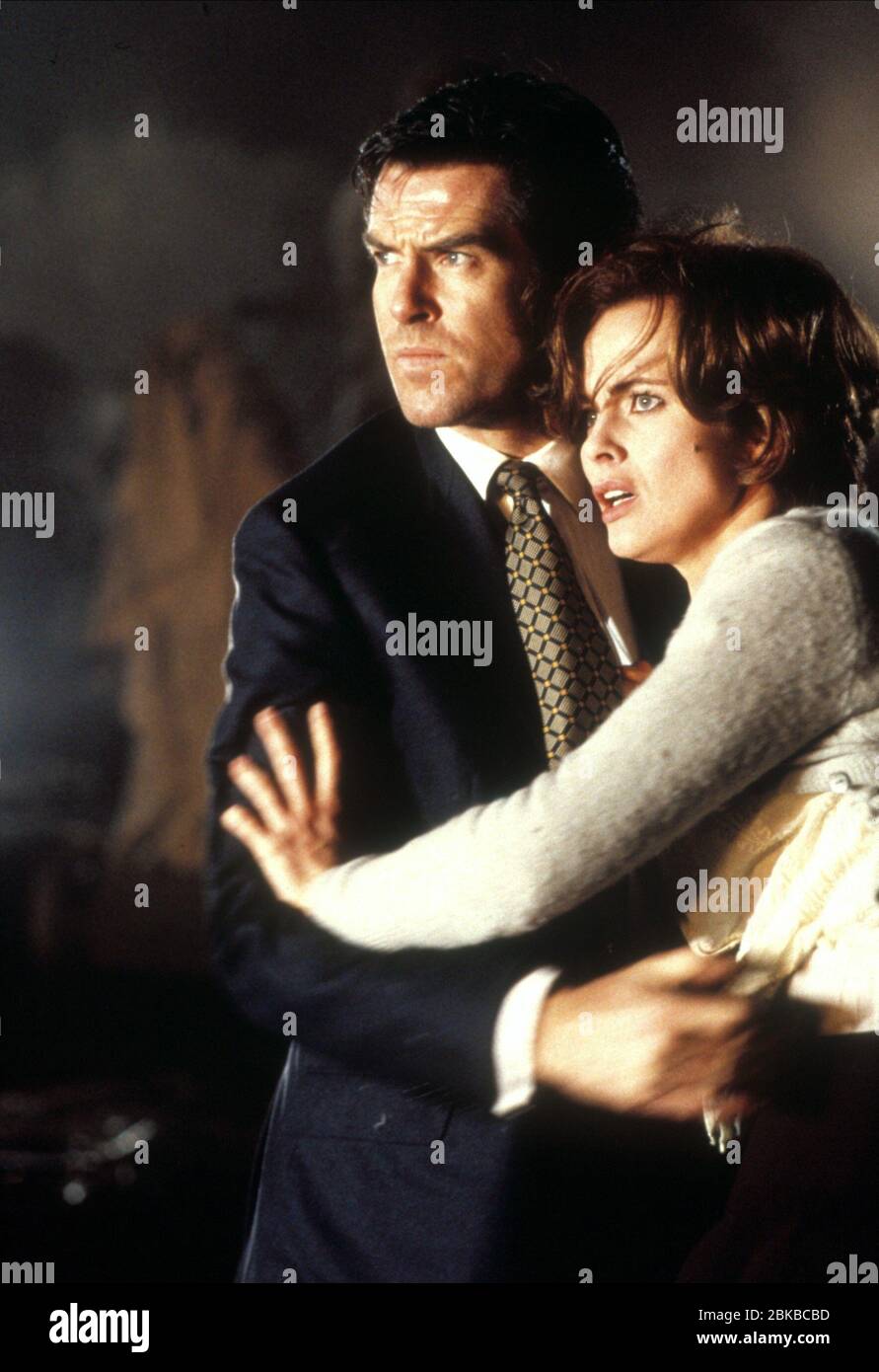 Pierce Brosnan Izabella Scorupco Goldeneye 1995 Stock Photo Alamy
