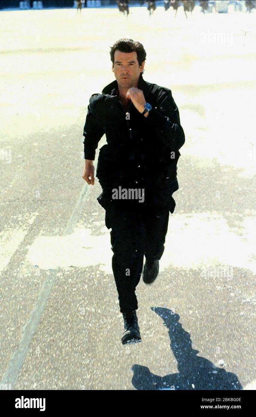Full Length James Bond 007 High Resolution Stock Photography and Images ...