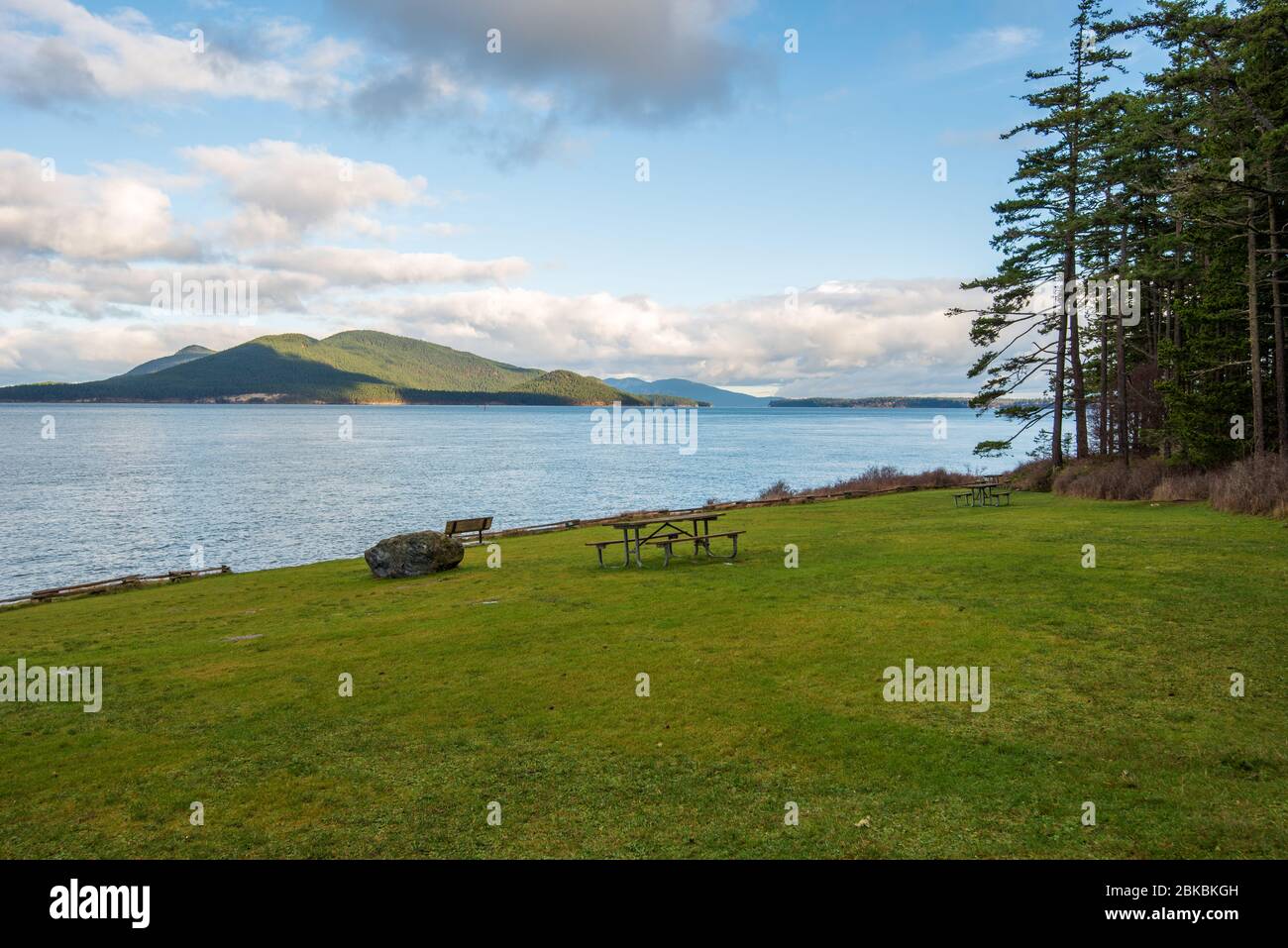 Landscape of green hill overlooking the Pacific Ocean in Washington ...