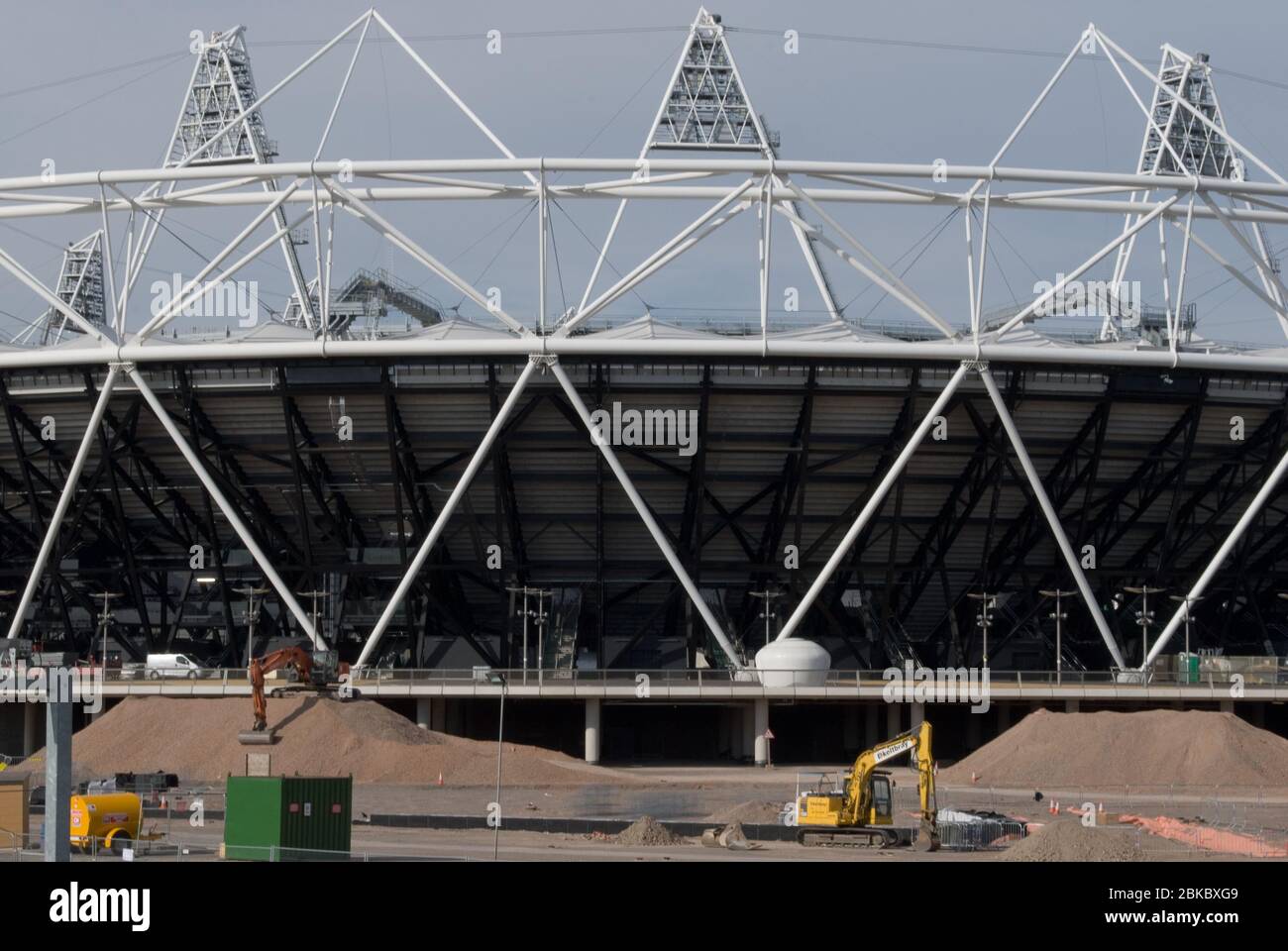 West Ham United FC Football Stadium Under Construction Olympic Stadium Queen Elizabeth Olympic Park, Stratford London, E20 by Populous HOK Sport Stock Photo