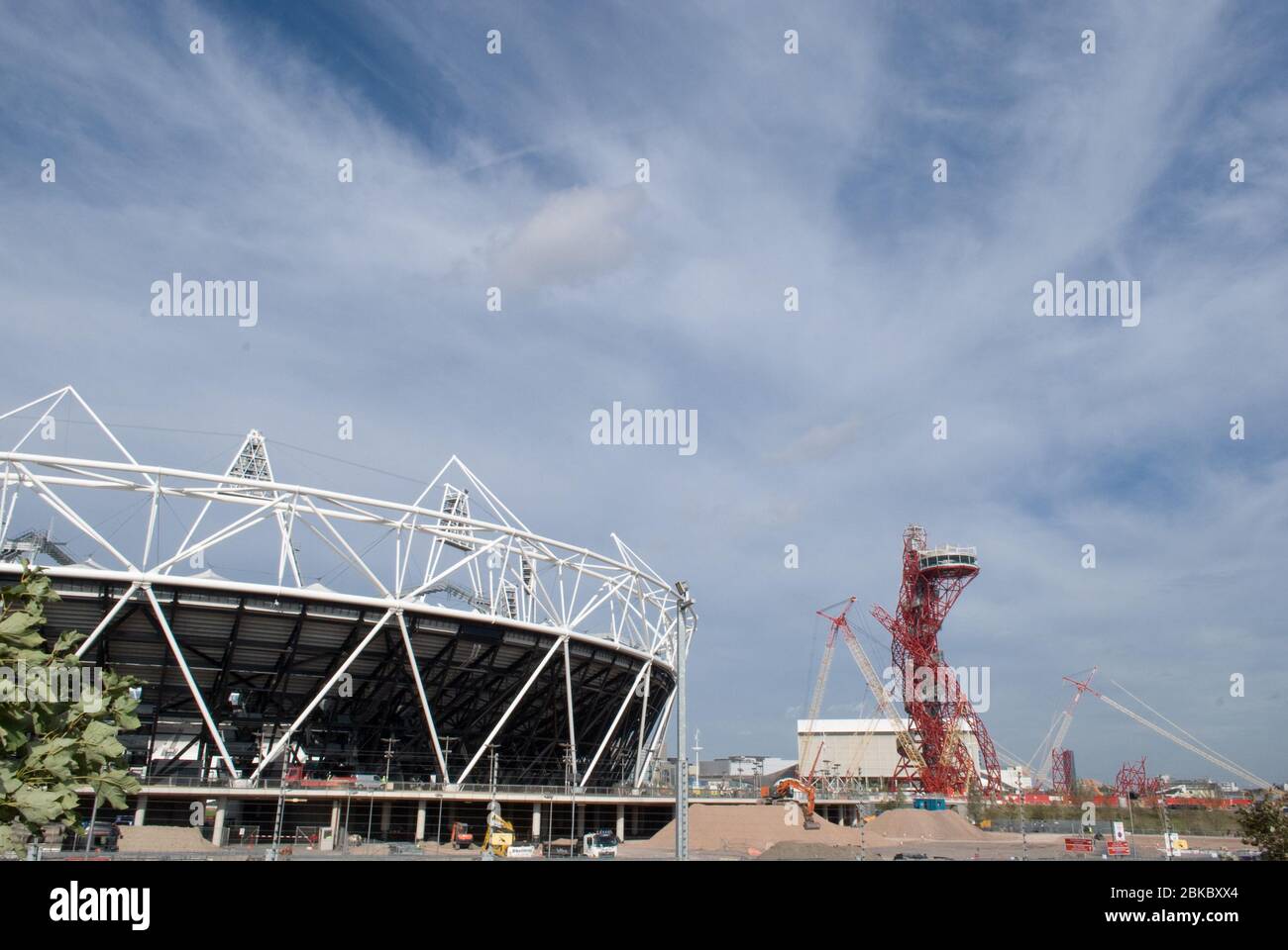 West Ham United FC Football Stadium Under Construction Olympic Stadium Queen Elizabeth Olympic Park, Stratford London, E20 by Populous HOK Sport Stock Photo