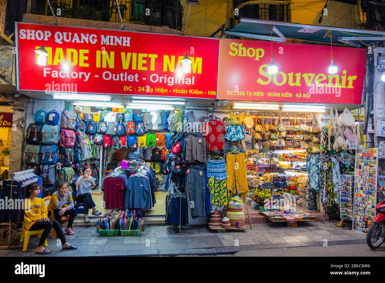Pho Ta Hien street, old quarter, Hanoi, Vietnam Stock Photo - Alamy