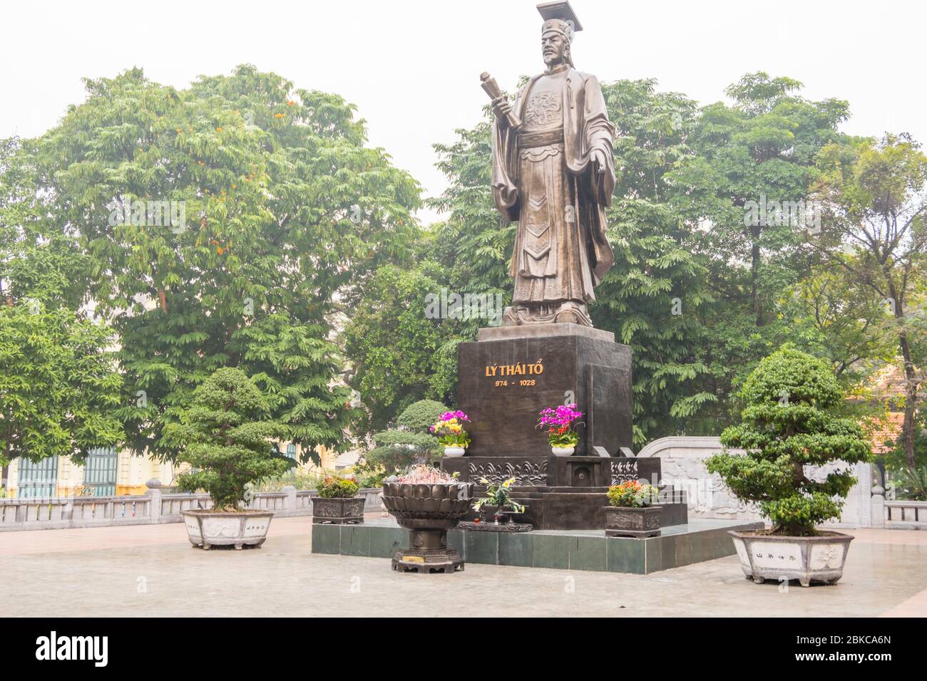 Ly Thai To King Memorial statue, Hoan Kiem district, Hanoi, Vietnam Stock Photo