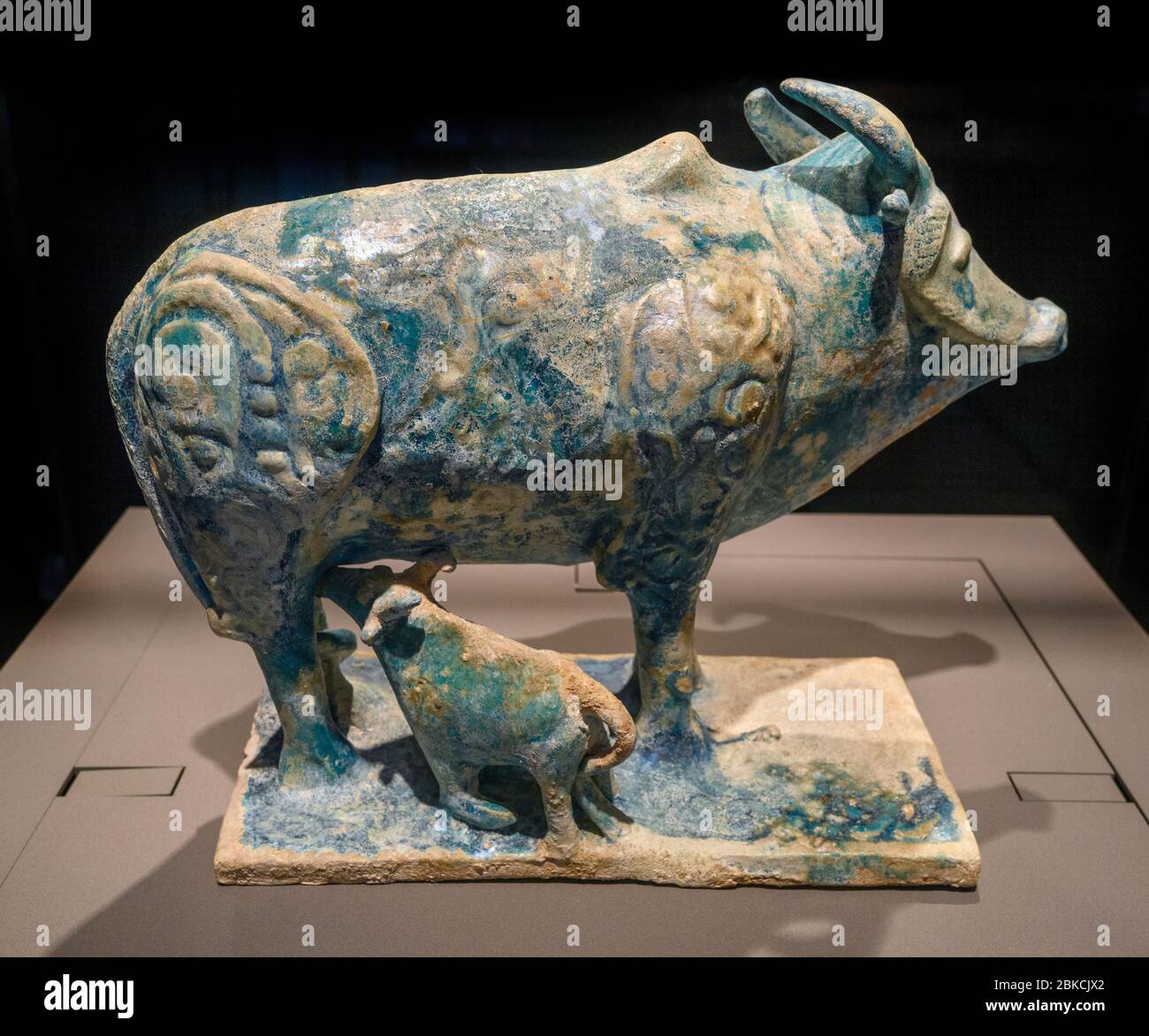 Fritware figure of Cow and Calf with coloured glaze, early 13th century, Syria (Raqqa) Stock Photo