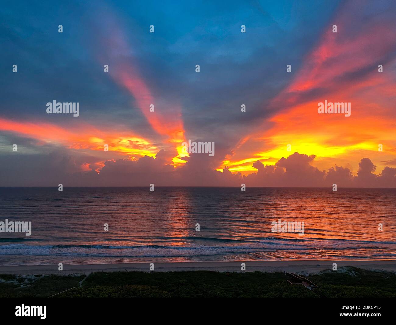 Sunrise over the Atlantic Ocean with beautiful rays Stock Photo - Alamy