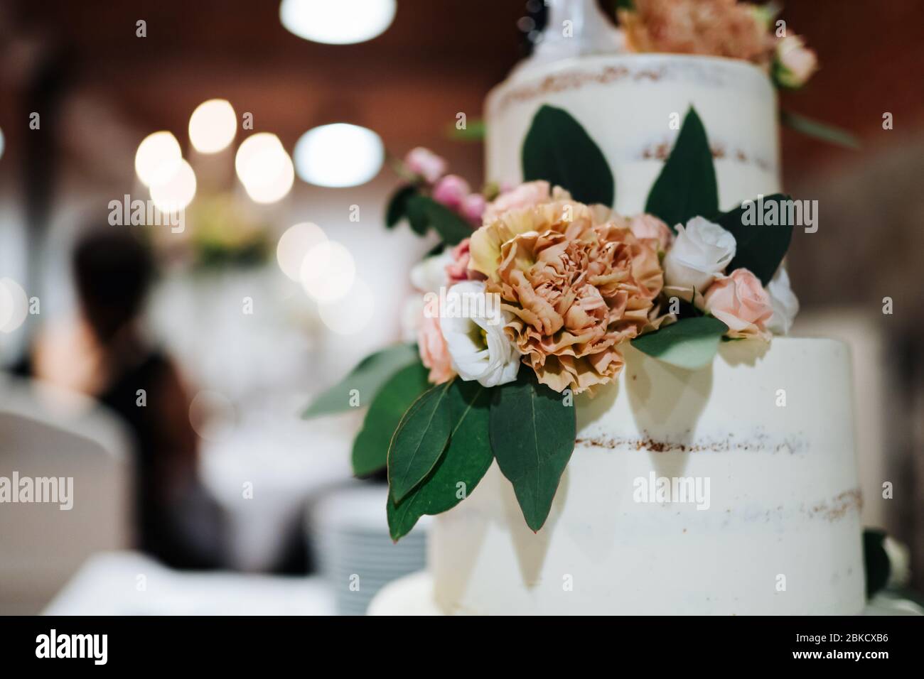 photo of a layered wedding cake with flowers Stock Photo - Alamy