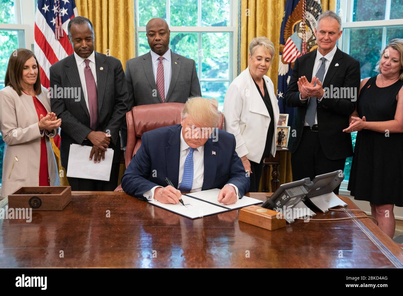 President Donald J. Trump signs an Executive Order on establishing a White House Council on Eliminating Regulatory Barriers to Affordable Housing Tuesday, June 25, 2019, in the Oval Office of the White House. President Trump Signs an Executive Order on Affordable Housing Stock Photo