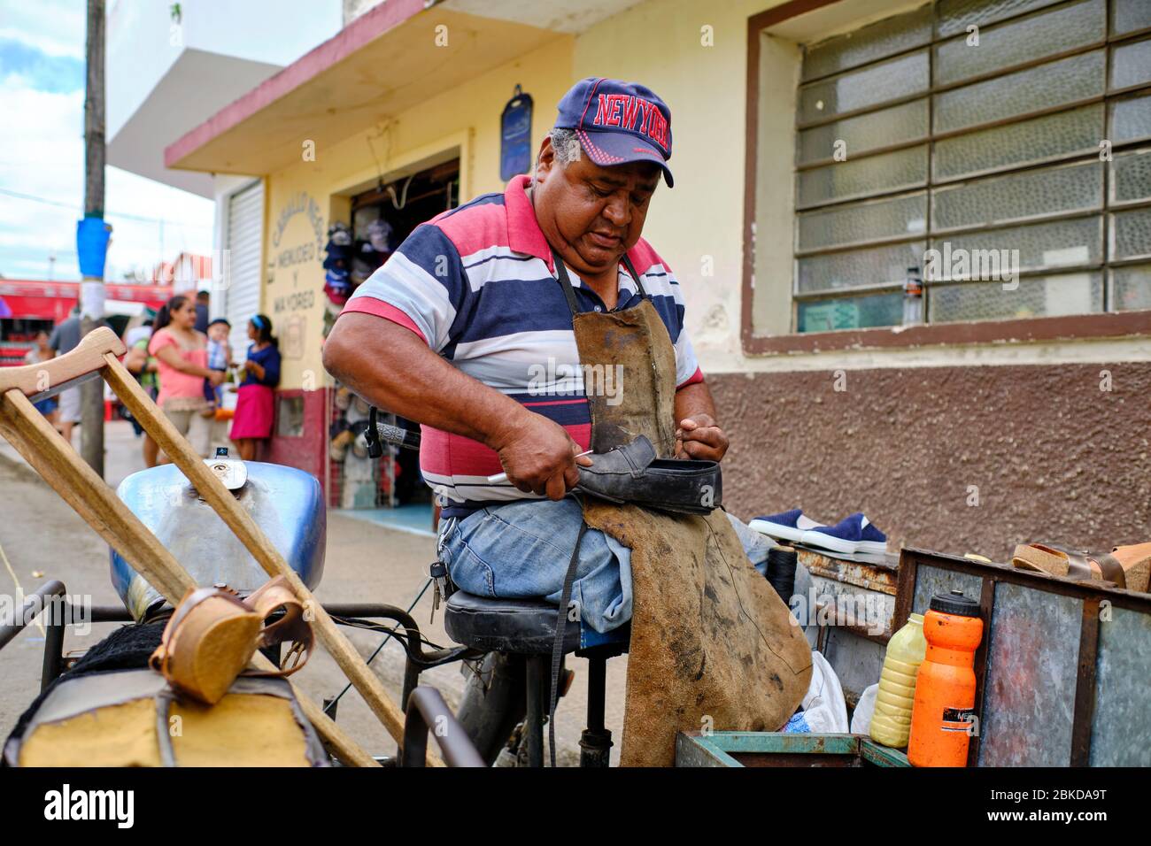 Fixing shoes hires stock photography and images Alamy