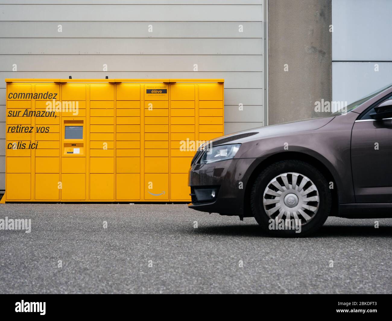 Paris, France - Mar 29, 2020: Side view of new Skoda Octavia car in front  of yellow Amazon Locker - self-service package delivery service offered by  online retailer Amazon Stock Photo - Alamy