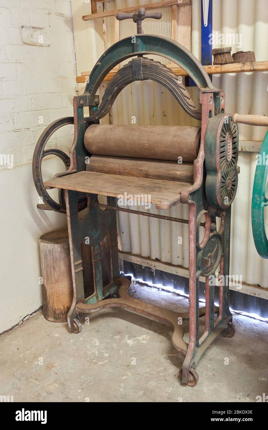Mangle ironer outlet