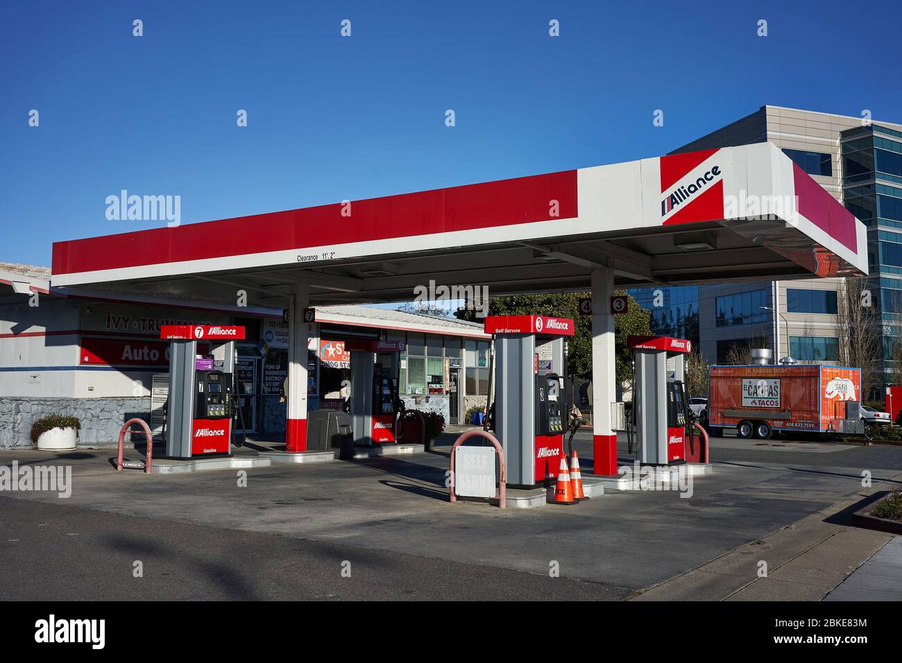 Oil shop gas station hires stock photography and images Alamy