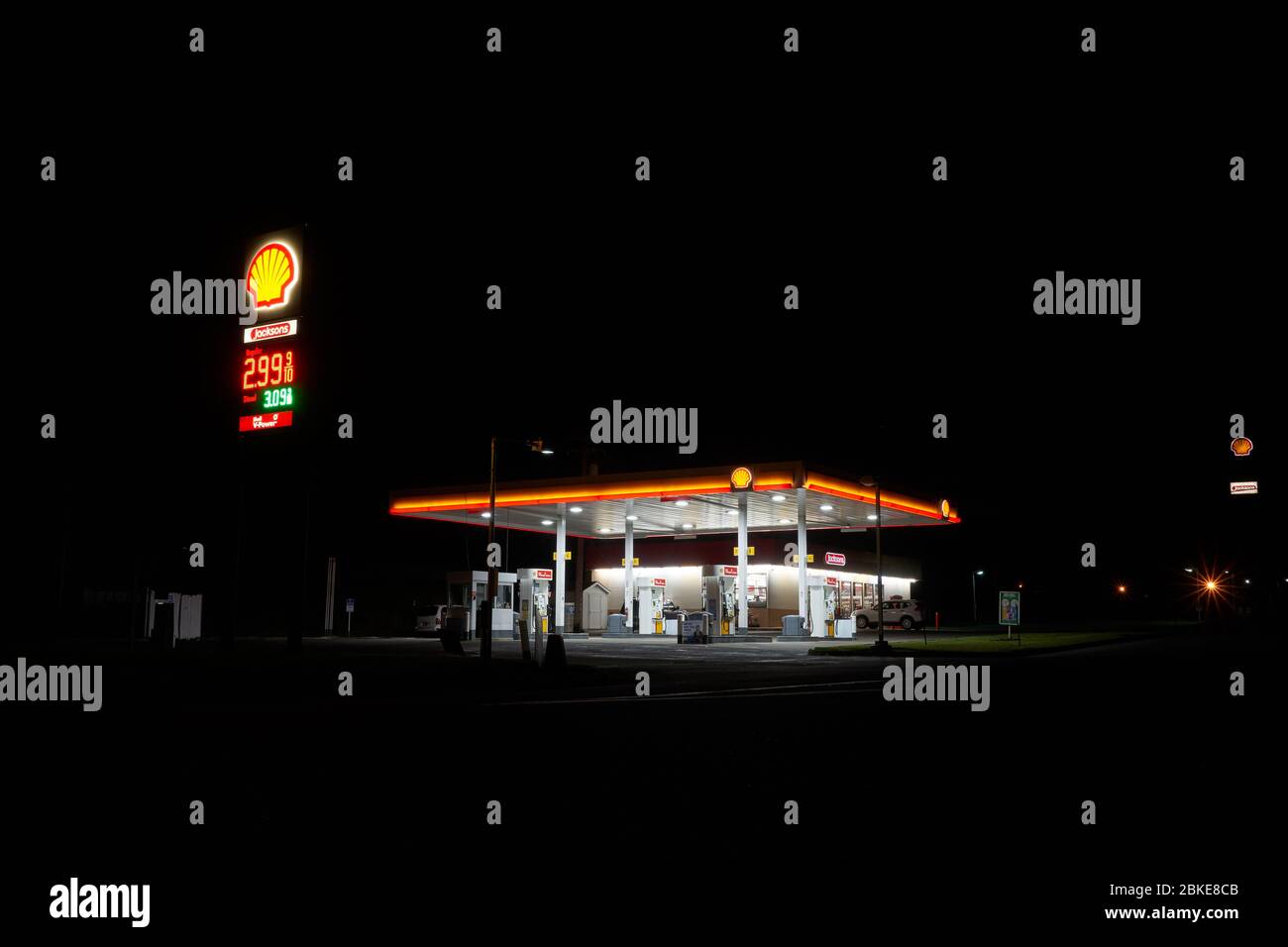 Eugene, OR, USA Mar 5, 2020 An empty Shell gas station late at night