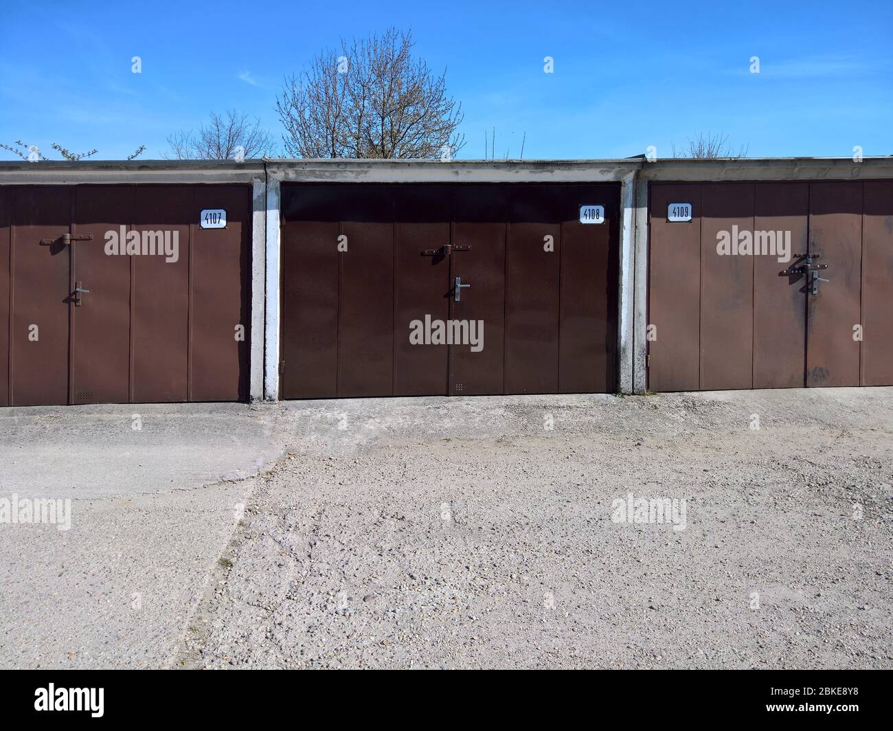 Shutter door outside factory industry hi-res stock photography and ...