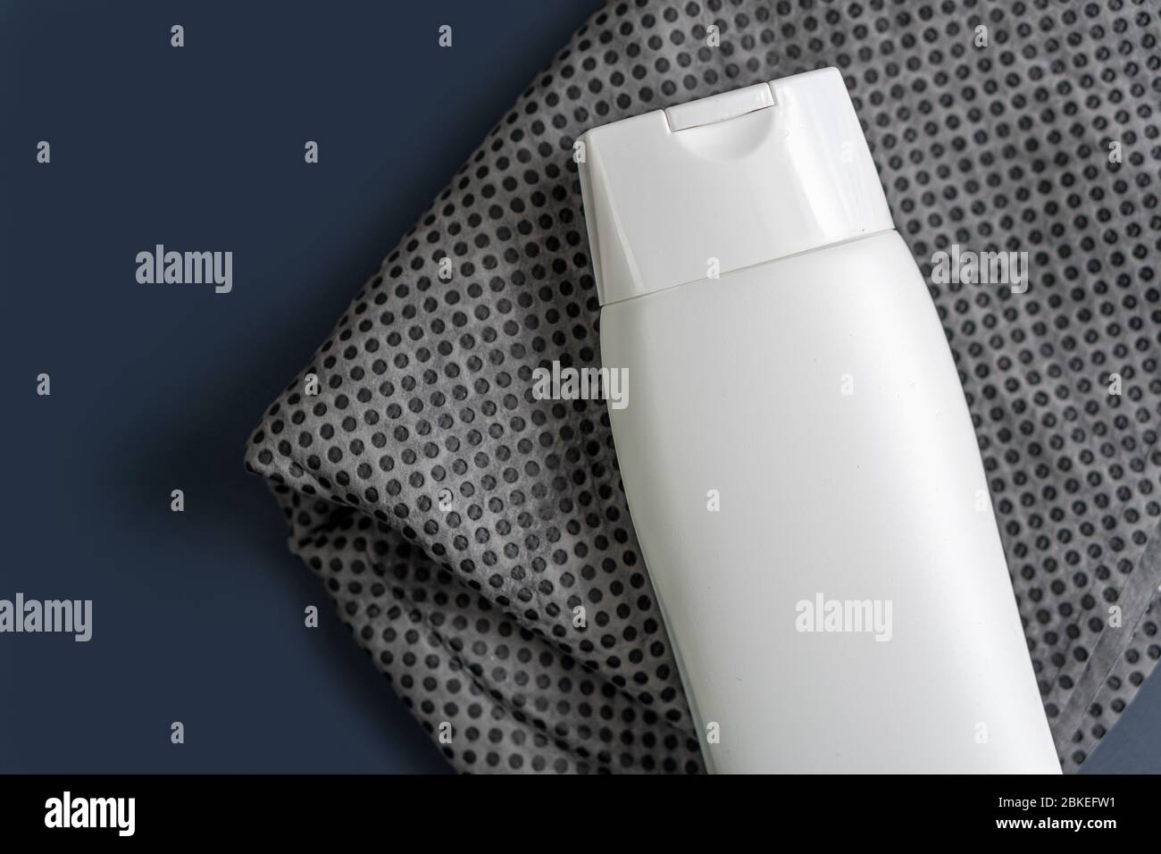 Hairdresser shampoo hi-res stock photography and images - Alamy