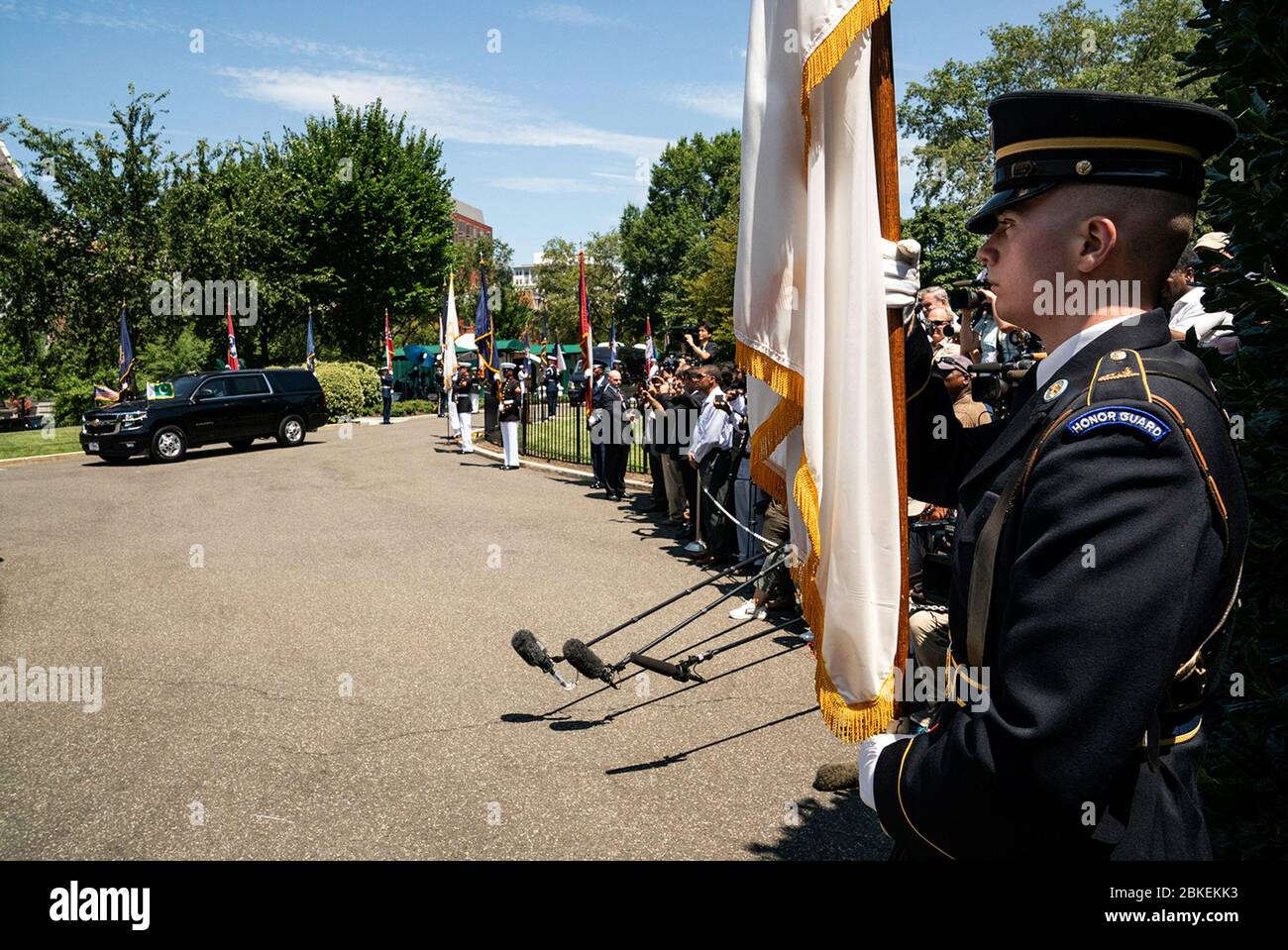 A military honor cordon welcomes the arrival of Prime Minister Imran Khan of the Islamic Republic of Pakistan on Monday, July 22, 2019, to the West Wing Lobby entrance of the White House. P20190722JB-0213 1 Stock Photo