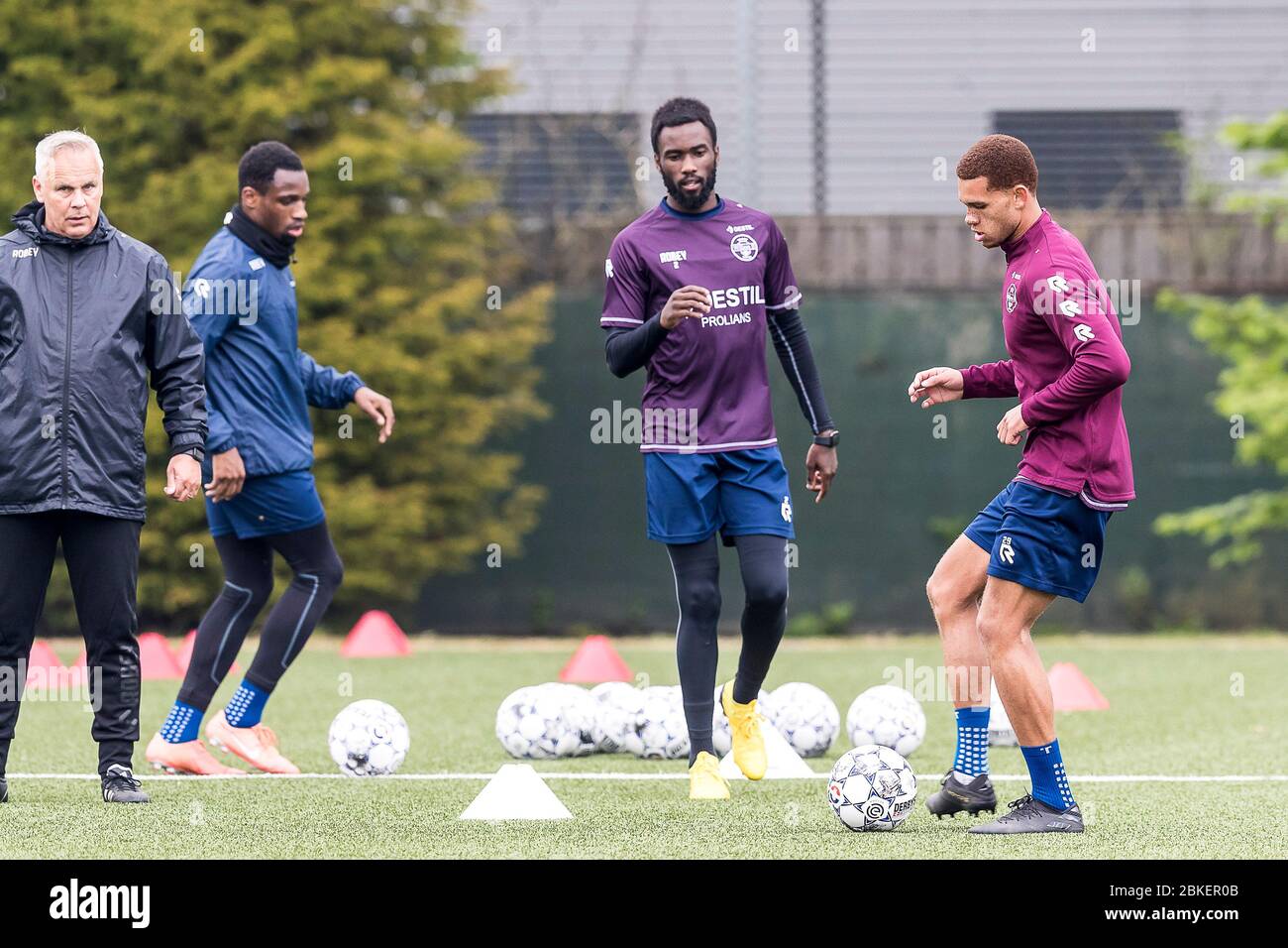 TILBURG - 04-05-2020, Koning Willem II stadium, Dutch football, eredivisie, season 2019-2020. Willem II restarts training after 7 weeks. Willem II player Justin Ogenia, Willem II assistant trainer Gery Vink, Willem II player Fernando Lewis Willem II hervat training na 7 weken. Credit: Pro Shots/Alamy Live News Stock Photo